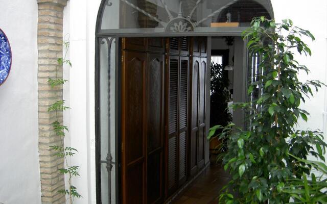 Отель Hostal Santa Catalina вид на фасад
