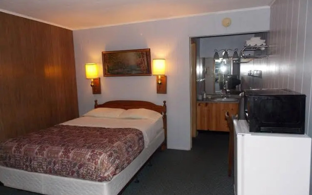 Huron Inn