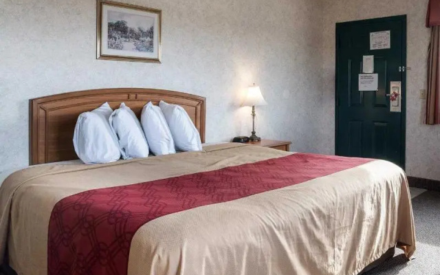 Econo Lodge Inn & Suites Farmington