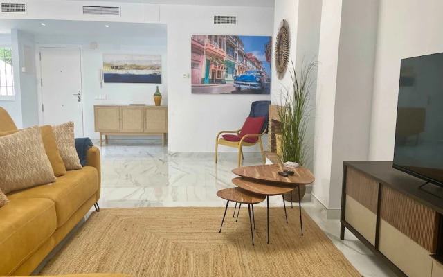 Modern 3 Bedroom Pool Access Apartment F-7