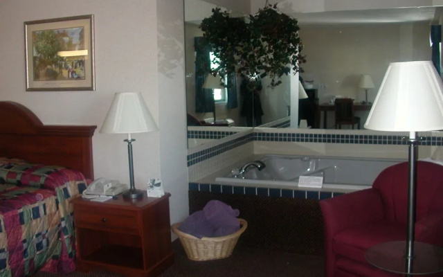Lomira Inn and Suites