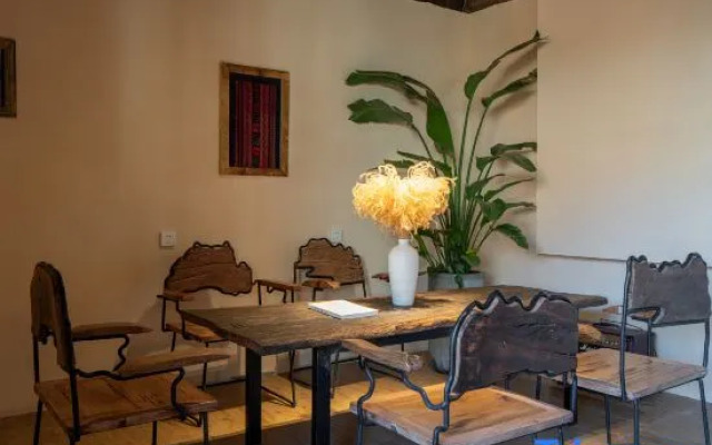 Mozhu Washe Viewing the Snow-Capped Mountains. Garden Beauty Stay.Inn