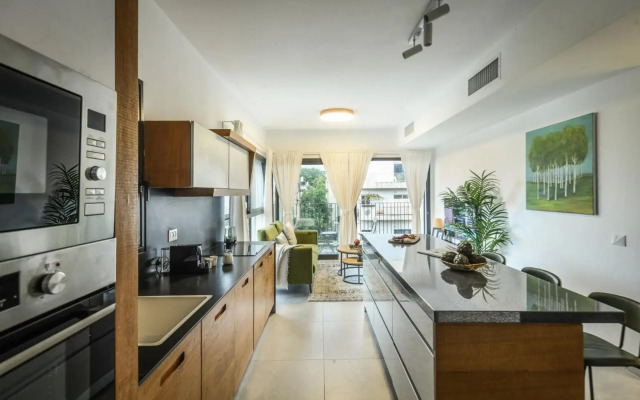 Stylish 2BR Apartment with Balcony and Urban View