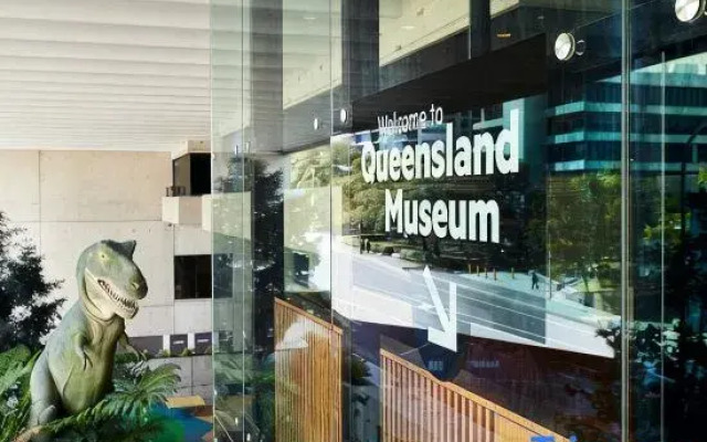 Walk to Southbank & Brisbane City | Art Deco House