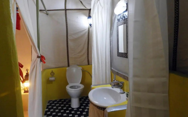 Room in Lodge - Sleep In Luxury Tent In Desert !