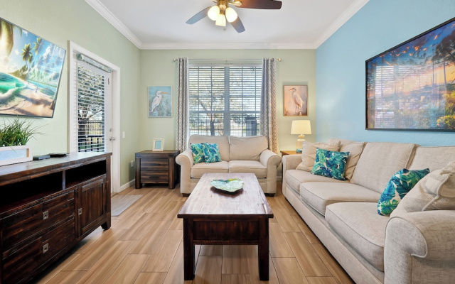 Beautiful Deluxe Condo, Vista Cay - 3015