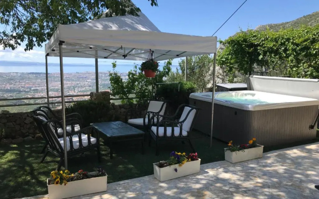 Relax House