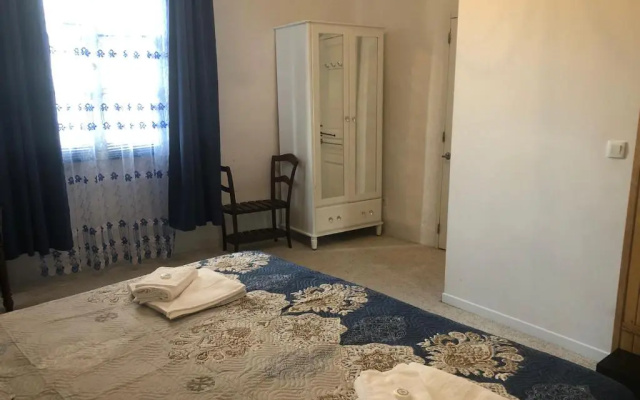 La Porte Bleue