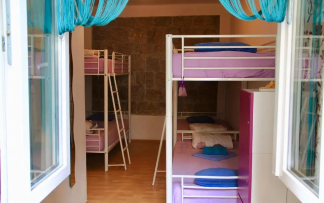 Hostel Wonderful World