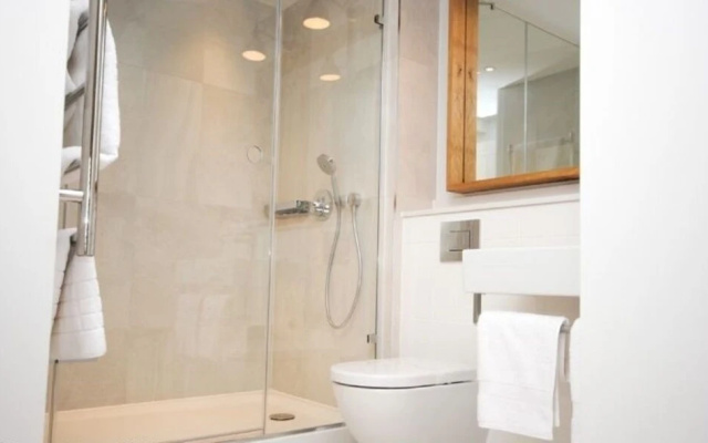 3 The Salterns, Chichester 402395