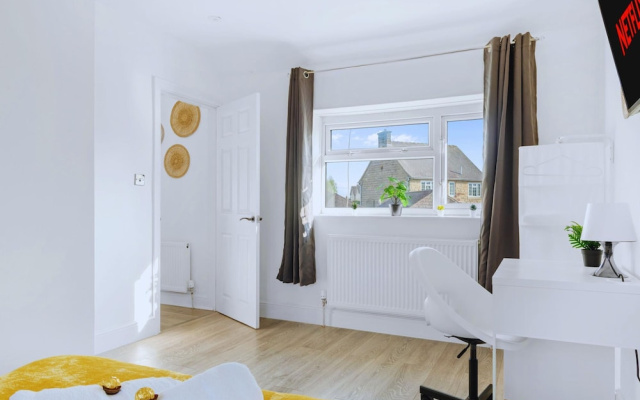 4 Bedrooms - 3 Bathrooms House