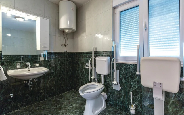 Awesome Home in Makarska With Wifi and 1 Bedrooms