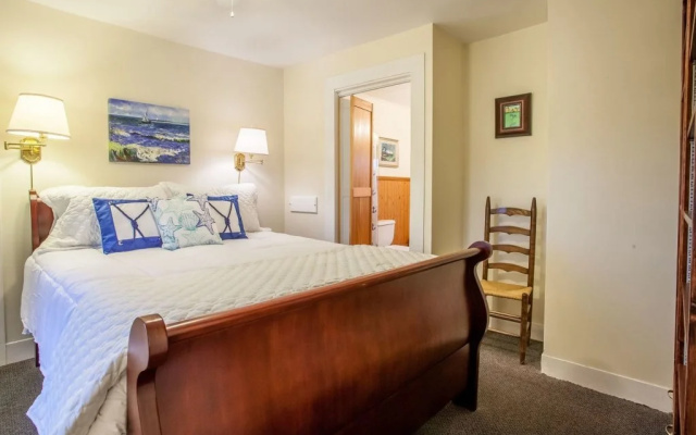 Harbor House Inn