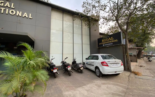 Hotel Regal International- Near Airport
