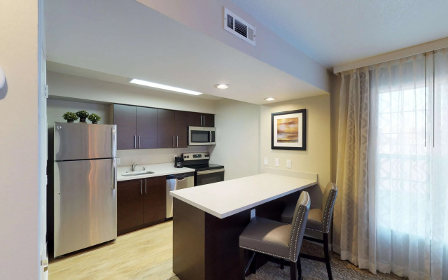 Chase Suite Hotel Newark-Fremont