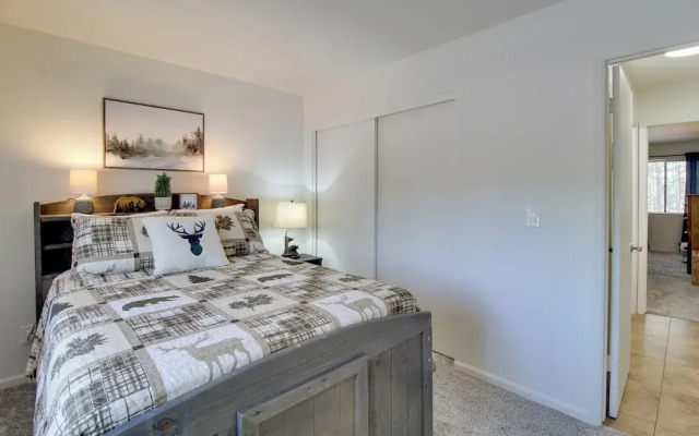 Forest-view Balcony: Pinetop-lakeside Condo