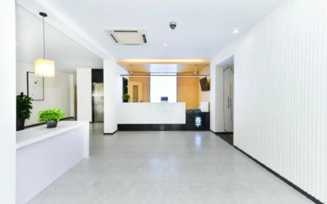 Changee Hotel (Shanghai Caolu Minlei Road Subway Station Shangchuan Road)