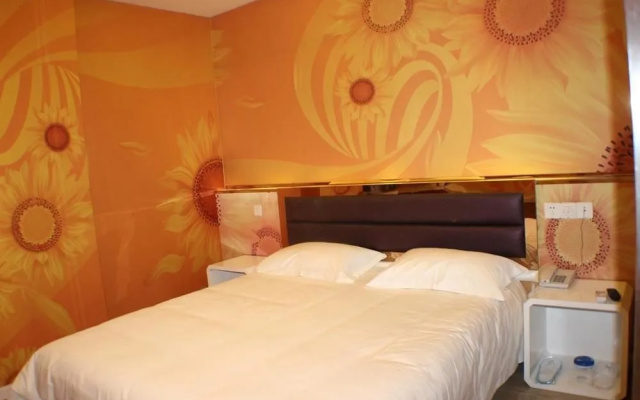 Passerby Fashion Theme Hotel