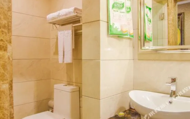 Yibin Peninsula Holiday Inn (Rhine Spring Commercial Center)