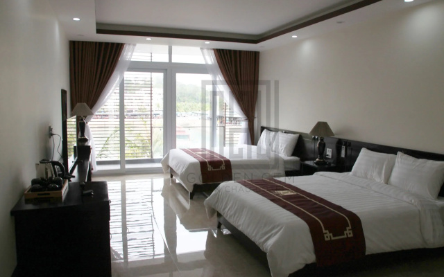 Golden Gem Tuan Chau Hotel