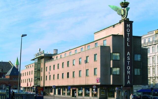 Hotel Astoria Копенгаген вид на фасад