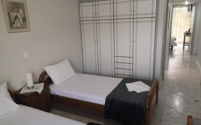 Panos & Antzy Apartments