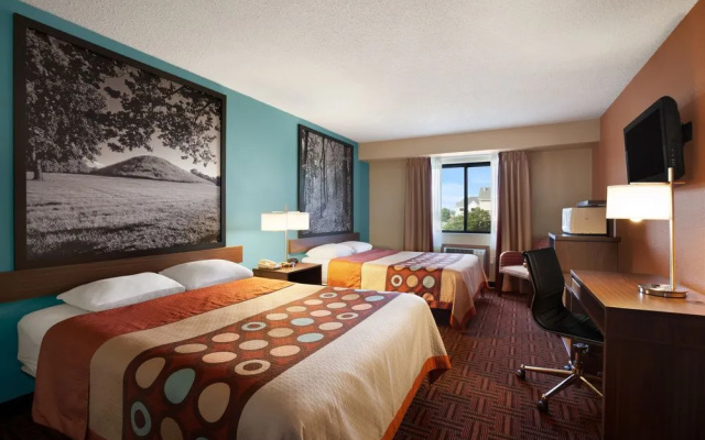 Super 8 Collinsville St. Louis