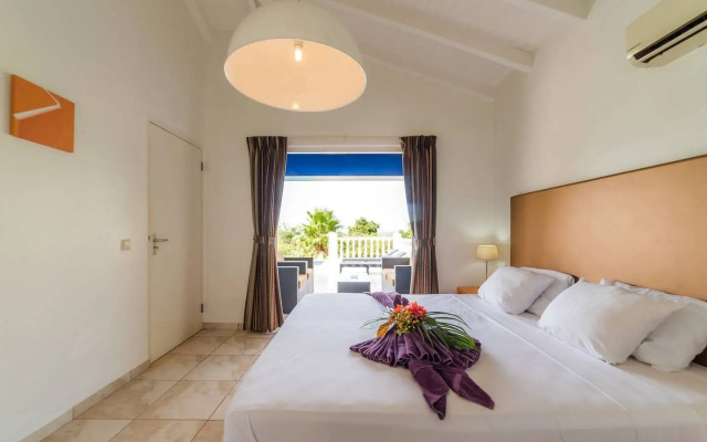 ? The Curacao Getaway - Coral Estate ?