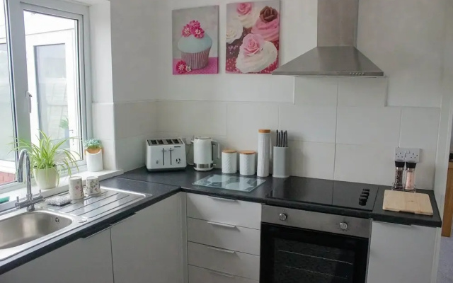 Swansea 3 Bedroom Home With Parking & Garden