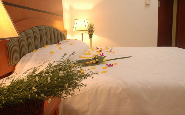 Oriental Crystal Hotel