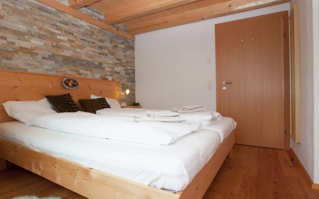 Stunning Holiday Home With Balcony, Ski Storage, Parking