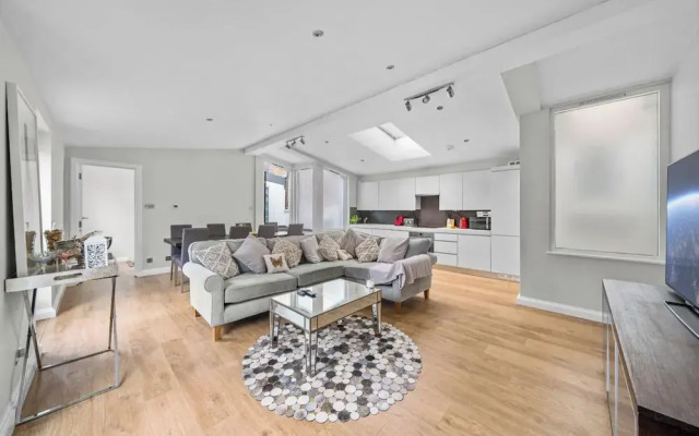 3 Bed City Centre House Sleeps 6 - Parking, Wifi