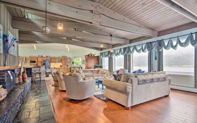 Waterfront House w/ Glacial Views - Near Downtown!