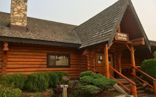 Отель Cariboo Lodge вид на фасад