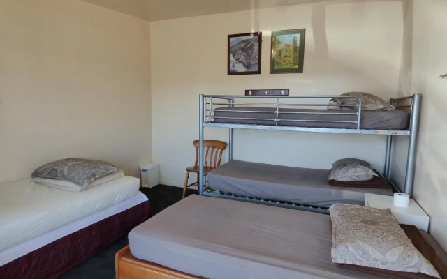 Racecourse Backpackers Hostel
