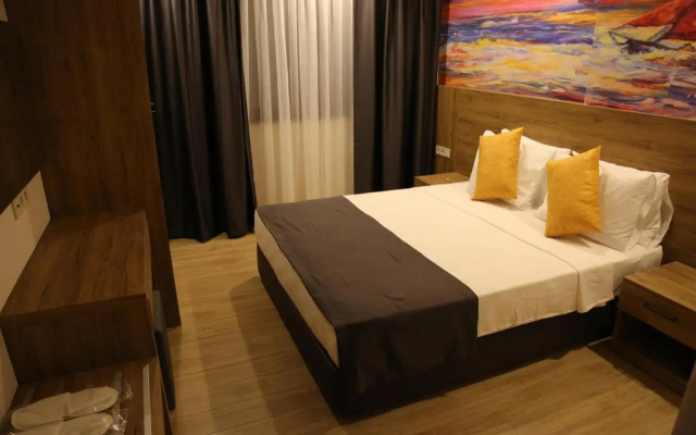 Golden World Suite Hotel