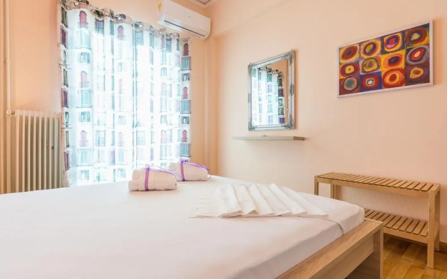 Comfy Kerameikos Apartment by Cloudkeys