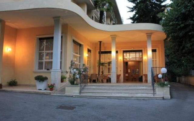 Hotel Reale Фьюджи вид на фасад