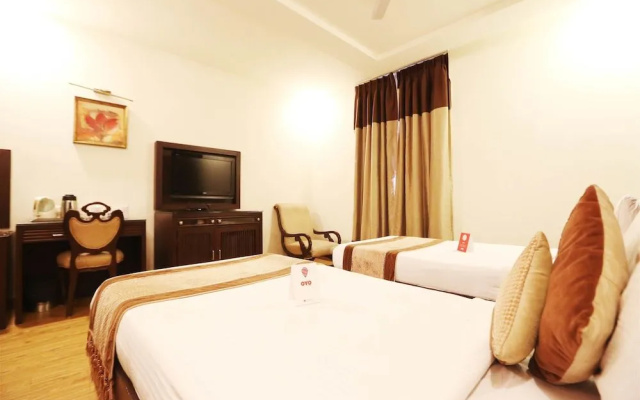 OYO 6845 The Grand Hotel
