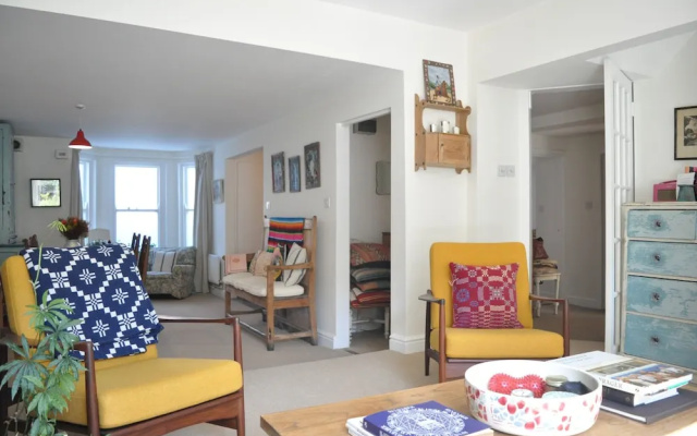 2 Bedroom Apartment With Garden in Hackney