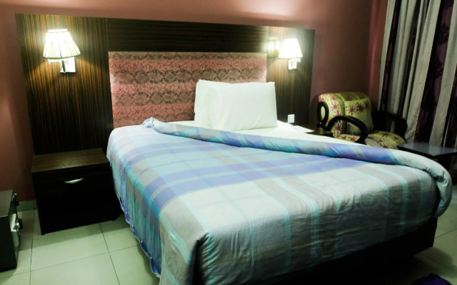 Crownedge Hotel