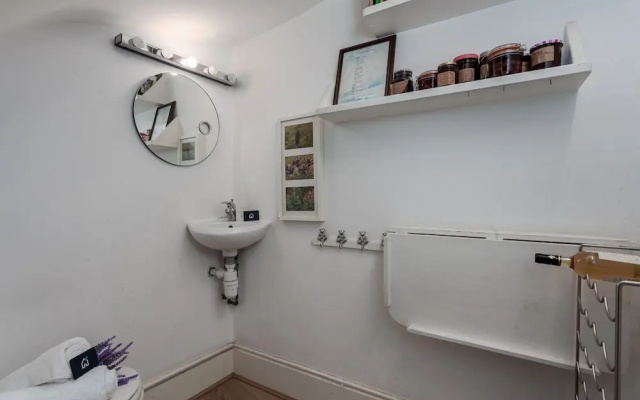 Light And Comfortable Hammersmith Home Ssq