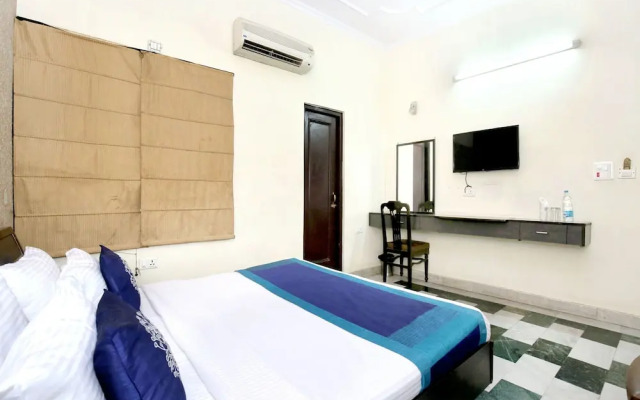 OYO 10111 Hotel Roopa International