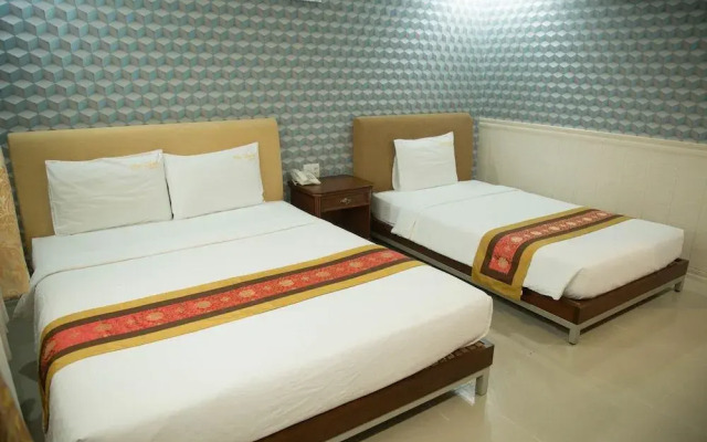 Golden Plus Hotel