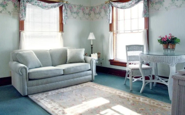 Arbor Hill Inn