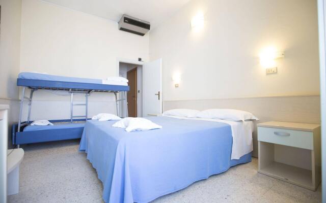 Hotel Europa Римини комната для гостей