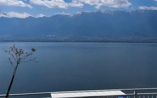 Dali · Listening to the Sea｜Above Erhai Aerial Garden Seaview Resort Hotel (Erhai Branch)