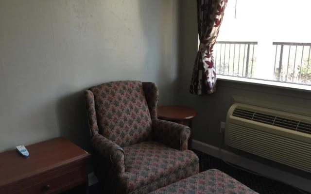 Red Carpet Inn & Suites
