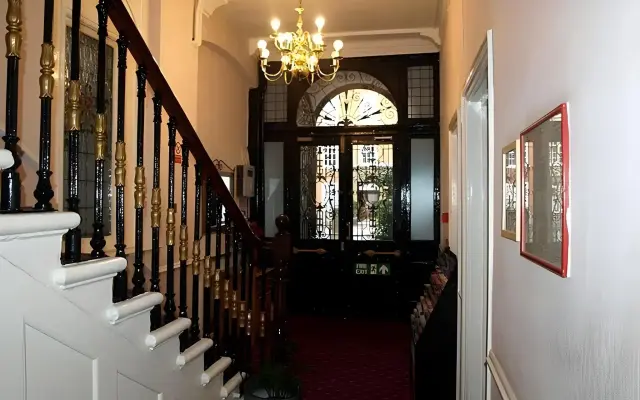 Chelsea House Hotel