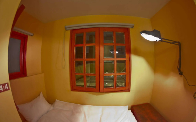 12:12 Hostels